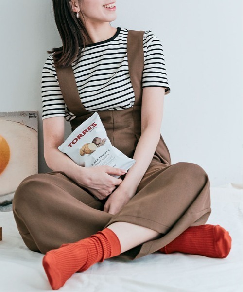 kirakiraShop（キラキラショップ）の「キレイ目シルエットで大人見せ。ハイウエスト タック サロペット（サロペット/オーバーオール・レディース・ブラック/チャコール/ベージュ/ブラウン系その他・M/L）」の3枚目の写真