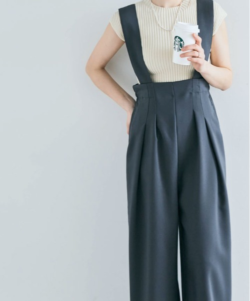 kirakiraShop（キラキラショップ）の「キレイ目シルエットで大人見せ。ハイウエスト タック サロペット（サロペット/オーバーオール・レディース・ブラック/チャコール/ベージュ/ブラウン系その他・M/L）」の2枚目の写真