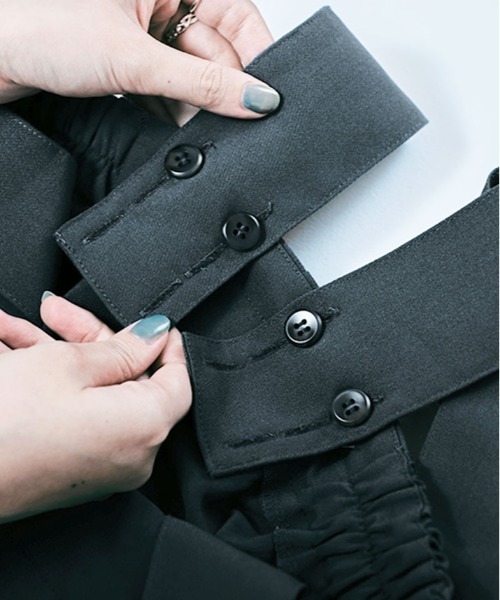 kirakiraShop（キラキラショップ）の「キレイ目シルエットで大人見せ。ハイウエスト タック サロペット（サロペット/オーバーオール・レディース・ブラック/チャコール/ベージュ/ブラウン系その他・M/L）」の5枚目の写真