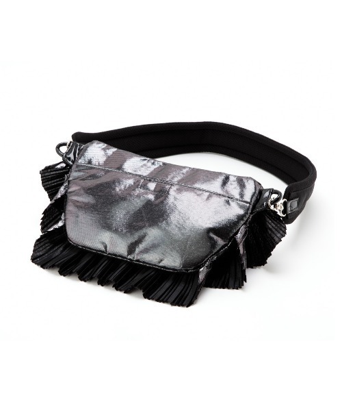 Casselini（キャセリーニ）の「Casselini(キャセリーニ)フリルクロスボディバッグ（ショルダーバッグ・レディース・ブラック/シルバー/ピンク・FREE）」の7枚目の写真