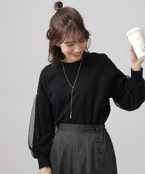 DRESKIP(ドレスキップ)の「◆一枚で上品華やか お袖チュール 裏毛トップス(スウェット・レディース・オフホワイト/グレー/ブラック/ライトブルー・02/03/04)」の3枚目の写真