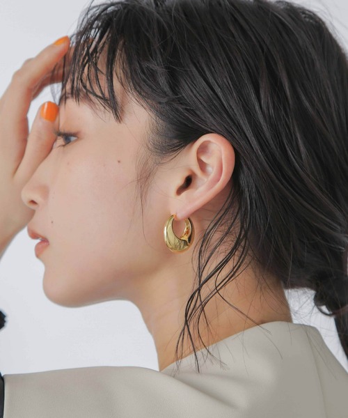 NANO universe(ナノユニバース)の「ムーンフープピアス(ピアス(両耳用)・レディース・シルバー/ゴールド・FREE)」の2枚目の写真