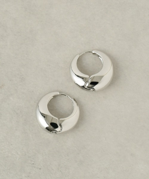 NANO universe(ナノユニバース)の「ムーンフープピアス(ピアス(両耳用)・レディース・シルバー/ゴールド・FREE)」の4枚目の写真