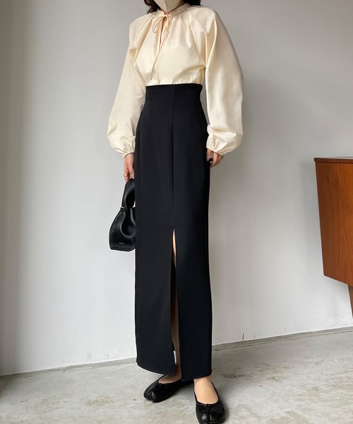Louere（ルエレ）の「タイトハイウエストスリットぺンシル