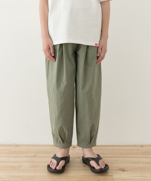 URBAN RESEARCH DOORS（アーバンリサーチドアーズ）の「撥水タックワイドパンツ(KIDS)（その他パンツ・キッズ・スミクロ/カーキ・120/105/150/135）」の15枚目の写真