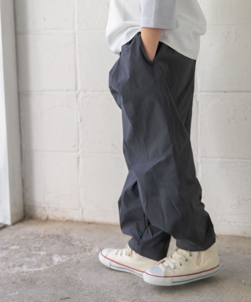 URBAN RESEARCH DOORS（アーバンリサーチドアーズ）の「撥水タックワイドパンツ(KIDS)（その他パンツ・キッズ・スミクロ/カーキ・120/105/150/135）」の5枚目の写真