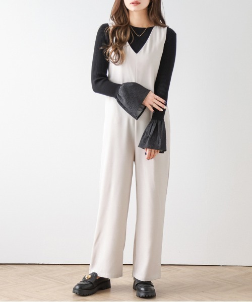 AMELY(エミリー)の「バックリボンVネックサロペット(サロペット/オーバーオール・レディース・ブルー/ブラック/カーキブラウン/ベージュ系・M/L)」の4枚目の写真