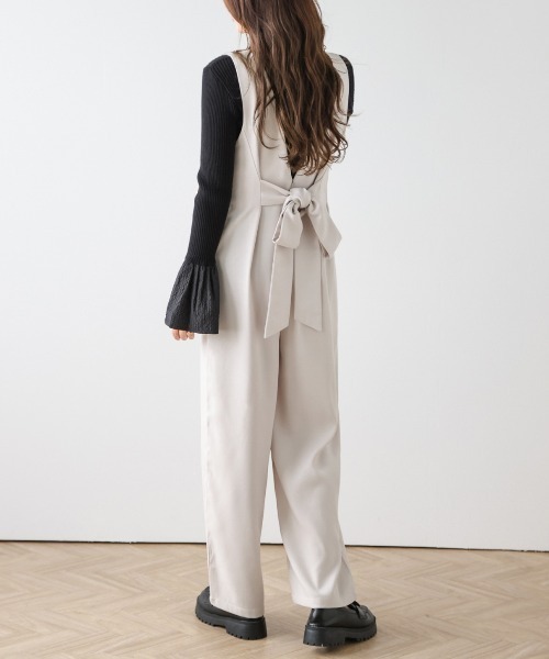 AMELY(エミリー)の「バックリボンVネックサロペット(サロペット/オーバーオール・レディース・ブルー/ブラック/カーキブラウン/ベージュ系・M/L)」の16枚目の写真