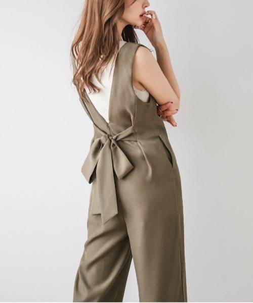 AMELY(エミリー)の「バックリボンVネックサロペット(サロペット/オーバーオール・レディース・ブルー/ブラック/カーキブラウン/ベージュ系・M/L)」の11枚目の写真