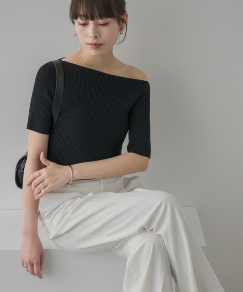 NEUNA（ヌナ）の「2wayワンショルダーリブトップス（Tシャツ