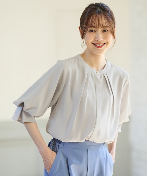 Honeys（ハニーズ）の「６分袖バンドカラーブラウス（シャツ/ブラウス・レディース・ネイビー/ブルー系その他/ライム/アイボリー/グレイッシュベージュ・S/M/L/LL/3L）」の17枚目の写真