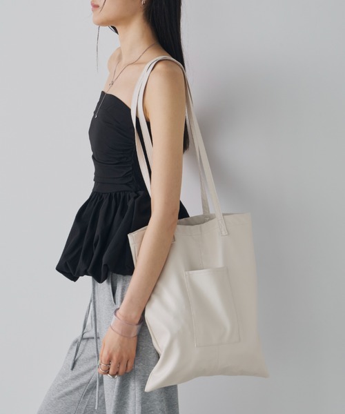 Aunt Marie's(アントマリーズ)の「ベーシックアウトポケットトート/A4ノートパソコン収納可(トートバッグ・レディース・アイボリー/シルバー/ブラック・FREE)」の12枚目の写真