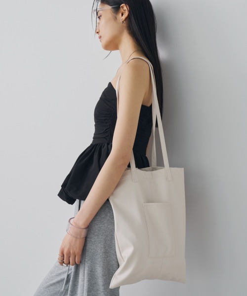 Aunt Marie's(アントマリーズ)の「ベーシックアウトポケットトート/A4ノートパソコン収納可(トートバッグ・レディース・アイボリー/シルバー/ブラック・FREE)」の9枚目の写真