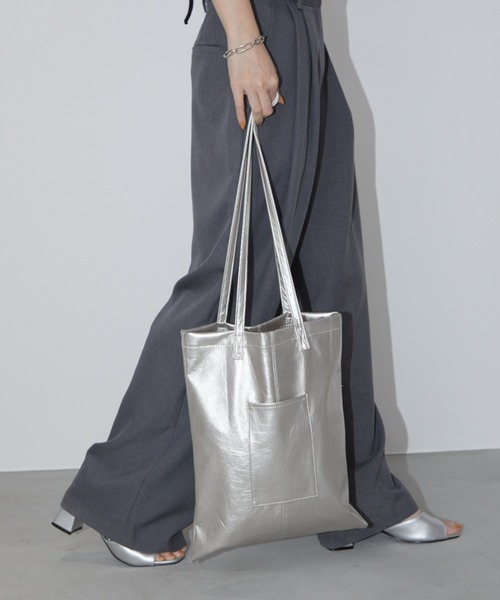 Aunt Marie's(アントマリーズ)の「ベーシックアウトポケットトート/A4ノートパソコン収納可(トートバッグ・レディース・アイボリー/シルバー/ブラック・FREE)」の14枚目の写真