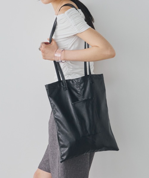 Aunt Marie's(アントマリーズ)の「ベーシックアウトポケットトート/A4ノートパソコン収納可(トートバッグ・レディース・アイボリー/シルバー/ブラック・FREE)」の4枚目の写真