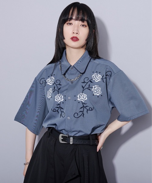 Ellno Loset（エルノロゼット）の「ローズ刺繍パイピングシャツ（シャツ/ブラウス・メンズ・ブラック/オフホワイト/グリーン系その他/ブルー系その他・MEDIUM/LARGE/SMALL）」の4枚目の写真