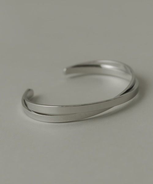 SMELLY（スメリー）の「メタルクロスバングル（ブレスレット・メンズ・シルバー・-）」の4枚目の写真