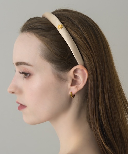 【華やかさをプラス】MIUMIU サテンヘアエラスティック 華やかさを添える逸品》【miumiu】サテンヘアクリップ (MiuMiu
