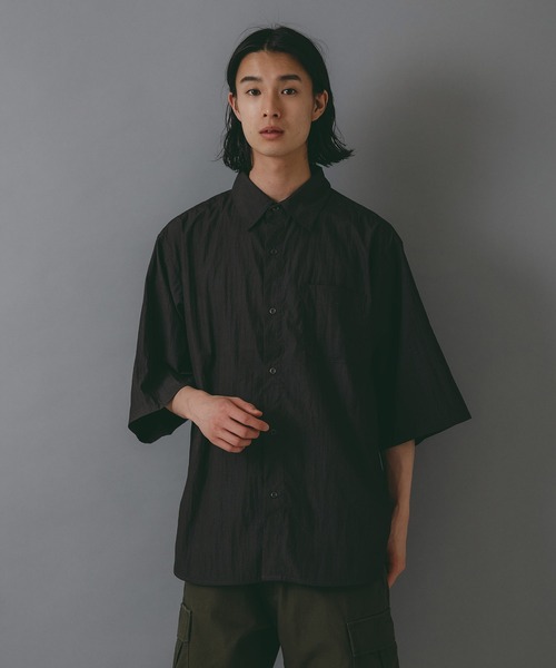 brknhome(ブロークンホーム)の「【brknhome/ブロークンホーム】タスランナイロン 半袖ワイドシャツ(シャツ/ブラウス・メンズ・サンドベージュ/スミクロ/グレー・MEDIUM/LARGE)」の5枚目の写真