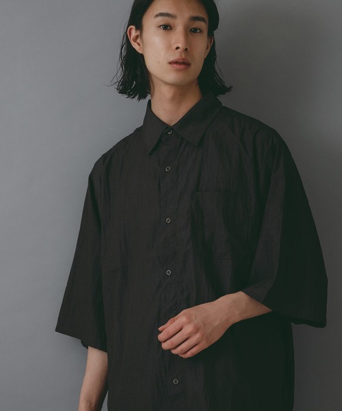 brknhome(ブロークンホーム)の「【brknhome/ブロークンホーム】タスランナイロン 半袖ワイドシャツ(シャツ/ブラウス・メンズ・サンドベージュ/スミクロ/グレー・MEDIUM/LARGE)」の4枚目の写真