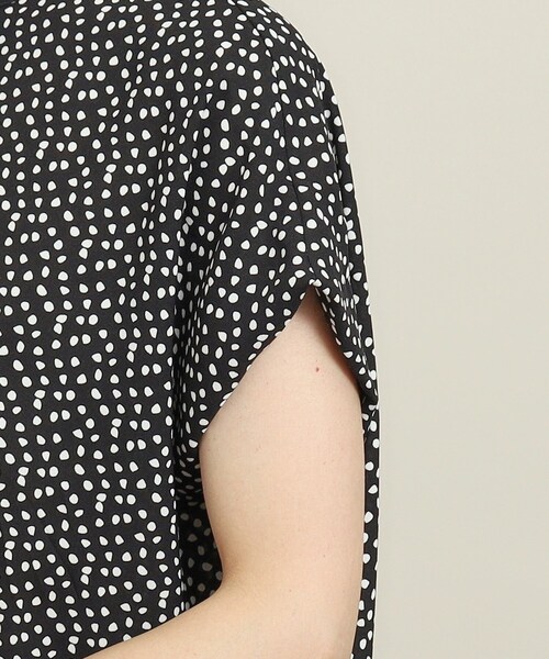 ITS'DEMO（イッツデモ）の「◆【冷感／通勤／手洗い可】タック袖ブラウス（シャツ/ブラウス・レディース・ピンク/ネイビー/ブラック系/ライトブルー/ホワイト系3・00）」の10枚目の写真