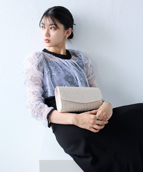 &Robu.（アンドロブ）の「サテンプリーツクラッチバッグ  フォーマル 結婚式 お呼ばれ（クラッチバッグ・レディース・ブラック/グレー/ベージュ・FREE）」の6枚目の写真