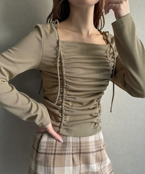 junoah(ジュノア)の「ドロストリボンリブトップス(Tシャツ/カットソー・レディース・グレイッシュベージュ/ブラック/チャコール・X-LARGE/LARGE/MEDIUM)」の1枚目の写真