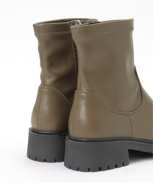 ikka(イッカ)の「PUストレッチトラックソールブーツ(ブーツ・レディース・ブラック/オフホワイト/ライム・M/L)」の13枚目の写真