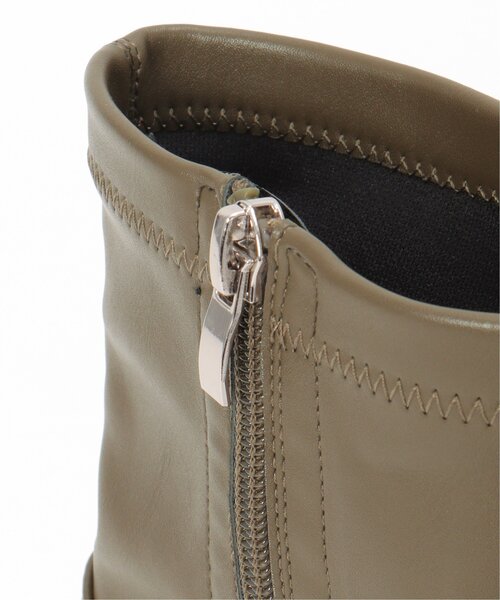 ikka(イッカ)の「PUストレッチトラックソールブーツ(ブーツ・レディース・ブラック/オフホワイト/ライム・M/L)」の16枚目の写真