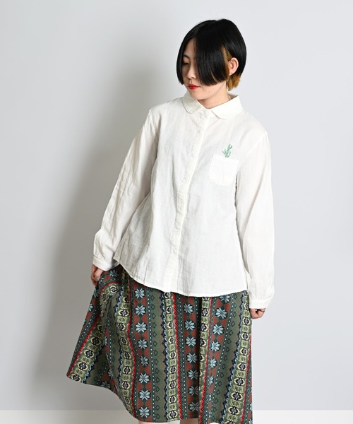 MARAI(マーライ)の「無地 サボテン刺繍 長袖シャツ(シャツ/ブラウス・レディース・ホワイト/グリーン・FREE)」の7枚目の写真