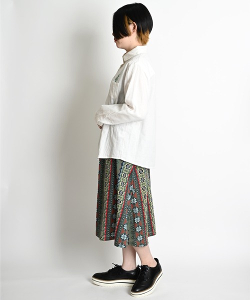 MARAI(マーライ)の「無地 サボテン刺繍 長袖シャツ(シャツ/ブラウス・レディース・ホワイト/グリーン・FREE)」の8枚目の写真