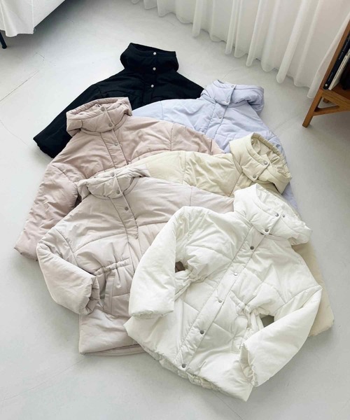 one after another NICE CLAUP（ワンアフターアナザーナイスクラップ）の「ウェストマークミドルフェイクダウンジャケット（ダウンジャケット/コート・レディース・オフホワイト/ブラック/ライトベージュ/ライトブルー/ベージュ/イエロー・FREE）」の18枚目の写真