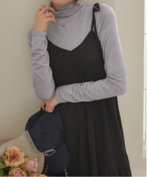 CHAN ME(チャンミ)の「ラメシアーハイネックプルオーバー(Tシャツ/カットソー・レディース・ブラック/ゴールド/グレー/シルバー/ピンク・MEDIUM/LARGE/X-LARGE)」の2枚目の写真