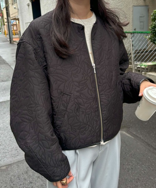 VIS（ビス）の「【casual】合皮パイピングリーフキルトブルゾン（ブルゾン・レディース・ブラック/キナリ・FREE）」の8枚目の写真