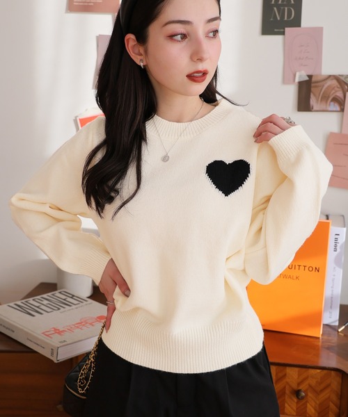 Girly Doll(ガーリードール)の「クルーネックハートニット(ニット/セーター・レディース・ブラウン/ベージュ/ネイビー・F)」の3枚目の写真