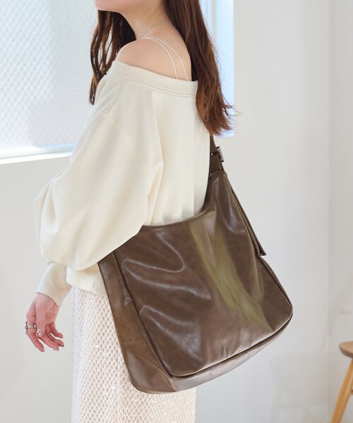 Kastane(カスタネ)の「【A4サイズ】レザーショルダーバッグ(ショルダーバッグ・レディース・ブラウン/アイボリー/ブラック/ライトベージュ・FREE)」の7枚目の写真