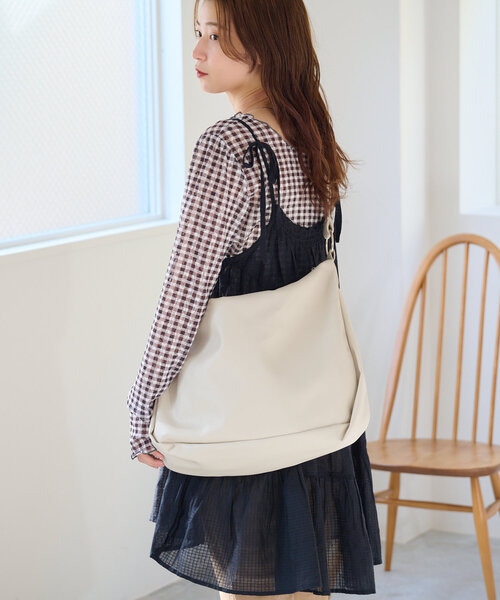 Kastane(カスタネ)の「【A4サイズ】レザーショルダーバッグ(ショルダーバッグ・レディース・ブラウン/アイボリー/ブラック/ライトベージュ・FREE)」の20枚目の写真