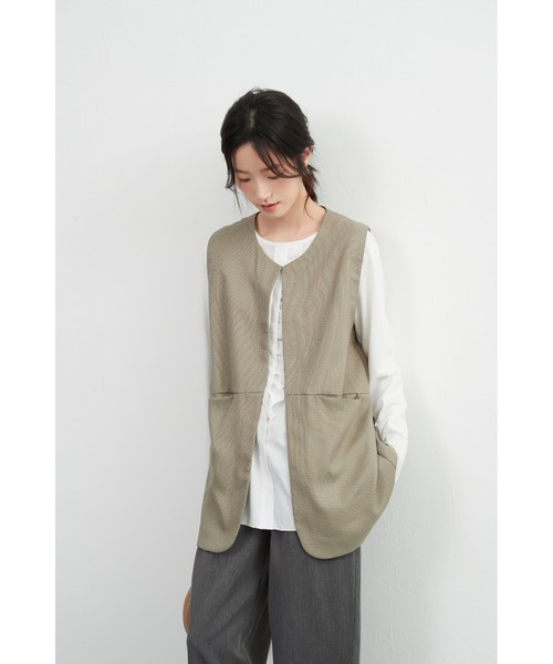 【セール】ノーカラーベスト(ベスト)|On One's Own(オンワンズオン) 【セール】ノーカラーベスト(ベスト)|On One's Own(オンワンズオン)
