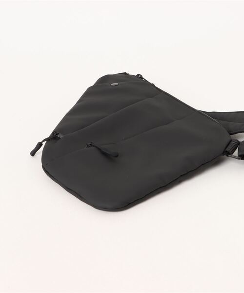 SML（エスエムエル）の「THIERRY HUNTING BAG / ハンティングバッグ（ショルダーバッグ・メンズ・ブラック/グレー・FREE）」の4枚目の写真