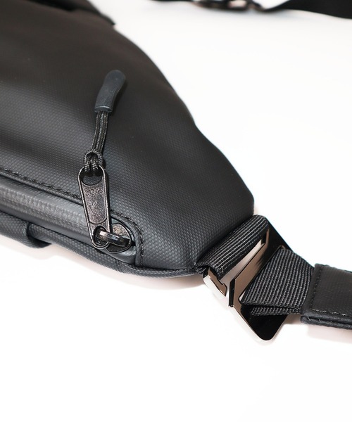 SML（エスエムエル）の「THIERRY HUNTING BAG / ハンティングバッグ（ショルダーバッグ・メンズ・ブラック/グレー・FREE）」の8枚目の写真