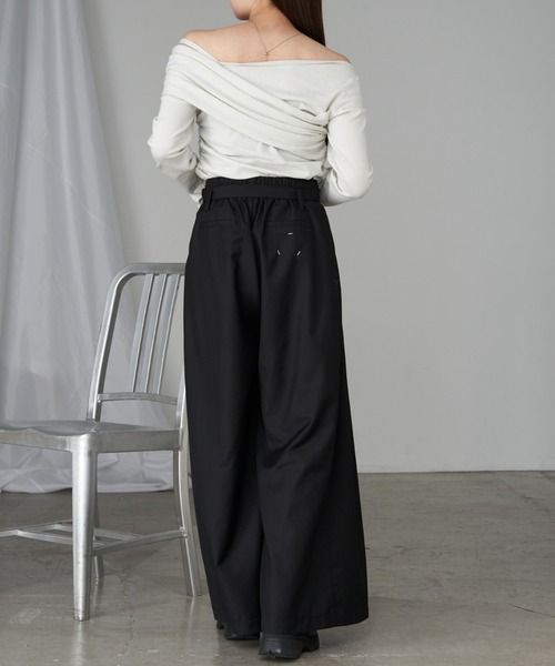 RAY CASSIN(レイカズン)の「【華奢見えが叶う】チョーカー付オフショルデザインニット(ニット/セーター・レディース・レッド/ブラウン/アイボリー/グレー/ピンク系その他2・FREE)」の8枚目の写真