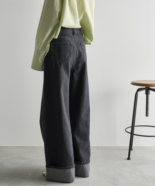 THE YOn(ザヨン)の「ロールアップヘムワイドデニムパンツ(デニムパンツ・レディース・ブルー/ブラック・M/S)」の11枚目の写真