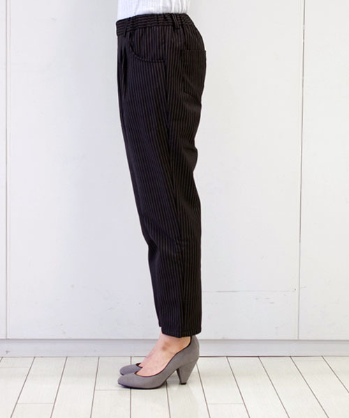 IEDIT(イディット)の「【股下丈が選べる】ララ・ステラ フィルム&裏ボア仕様の きちんと顔のストライプあったかパンツ (その他パンツ・レディース・ブラック/ダークグレー/ダークネイビー・5/7/1/4/10/2/9/3/6/8)」の19枚目の写真