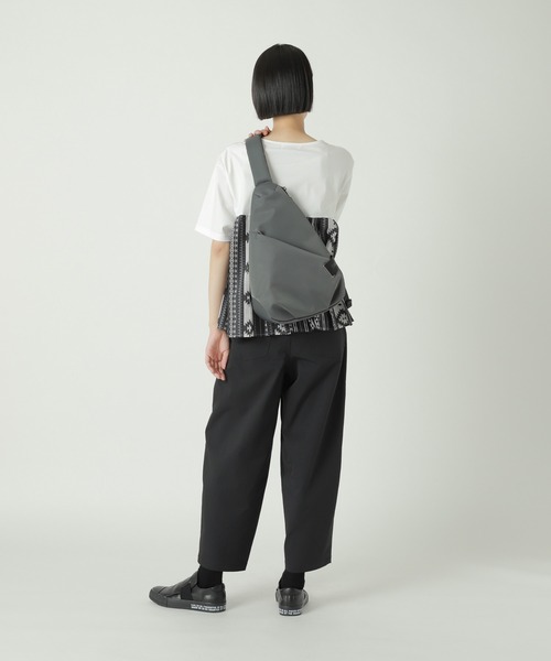 ZUCCa(ズッカ)の「スラッシュジッパーBAG / バッグ(ショルダーバッグ・レディース・ブラック/グレー/ネイビー/ダークグレー・FREE)」の7枚目の写真