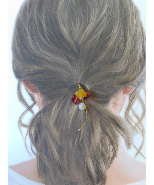 tone（トーン）の「【MUURABBTI】ゴールドジャラジャラポニーフック(MA)（その他ヘアアクセサリー・レディース・レッド・FREE）」の2枚目の写真