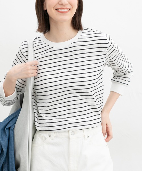 Honeys(ハニーズ)の「7分袖ワッフルクルーT(Tシャツ/カットソー・レディース・アイボリー/サックスブルー/ピンク系その他/ブルー系その他3/ホワイト系その他/ピンク/ホワイト×ネイビー/スミクロ/ミント・L/LL/M/S)」の4枚目の写真