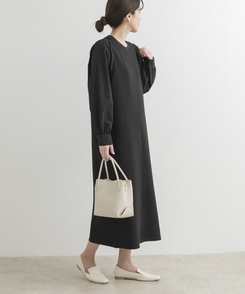 URBAN RESEARCH DOORS(アーバンリサーチドアーズ)の「ボリュームスリーブドッキングワンピース(ワンピース・レディース・ブラック/ブラック系その他・MEDIUM)」の16枚目の写真
