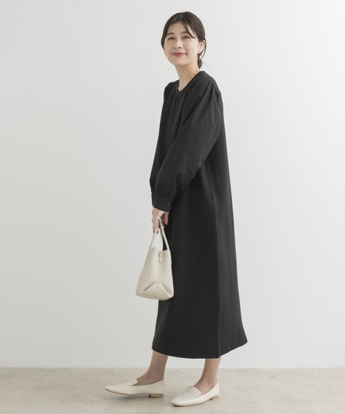URBAN RESEARCH DOORS(アーバンリサーチドアーズ)の「ボリュームスリーブドッキングワンピース(ワンピース・レディース・ブラック/ブラック系その他・MEDIUM)」の20枚目の写真