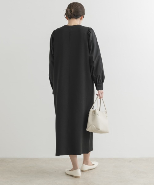 URBAN RESEARCH DOORS(アーバンリサーチドアーズ)の「ボリュームスリーブドッキングワンピース(ワンピース・レディース・ブラック/ブラック系その他・MEDIUM)」の3枚目の写真