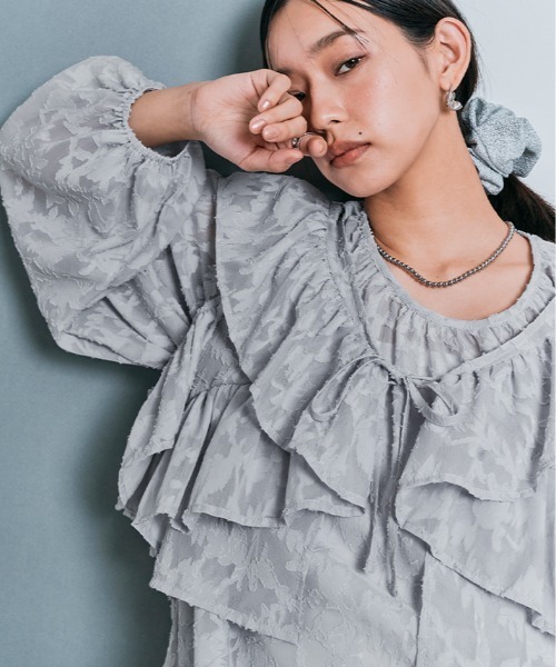 W:Huku(フーク)の「フリルカラー ショート丈 2way ボレロ ブラウス / ノースリーブ フレンチスリーブ 袖なし(カーディガン/ボレロ・レディース・オフホワイト/ブラック/ライトグレー・M/L)」の1枚目の写真
